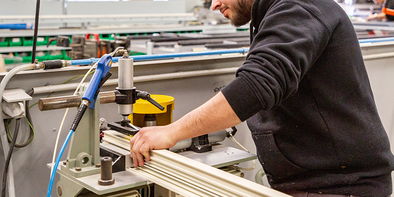 usinage des montants de véranda en aluminium sur mesure