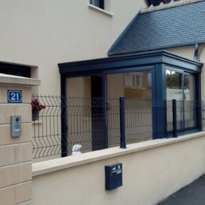 petite véranda d'entrée en kit bleue marine